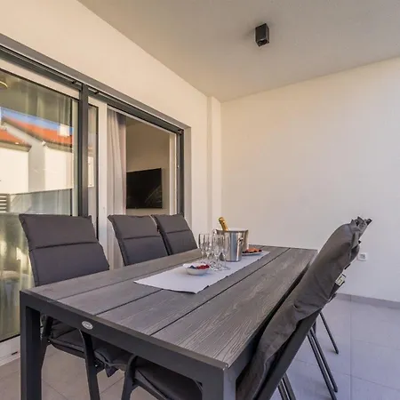 Ferienhaus Mit Privatpool Fur 7 Personen Ca 110 Qm In Vodice-srima, Dalmatien Norddalmatien Holiday home