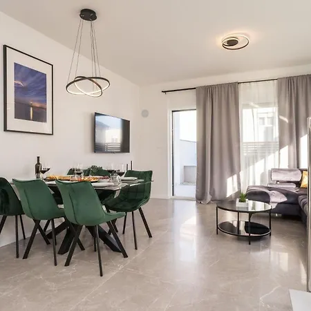 Ferienhaus Mit Privatpool Fur 7 Personen Ca 110 Qm In Vodice-srima, Dalmatien Norddalmatien Holiday home *