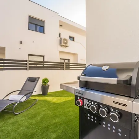 Holiday home Ferienhaus Mit Privatpool Fur 7 Personen Ca 110 Qm In Vodice-srima, Dalmatien Norddalmatien